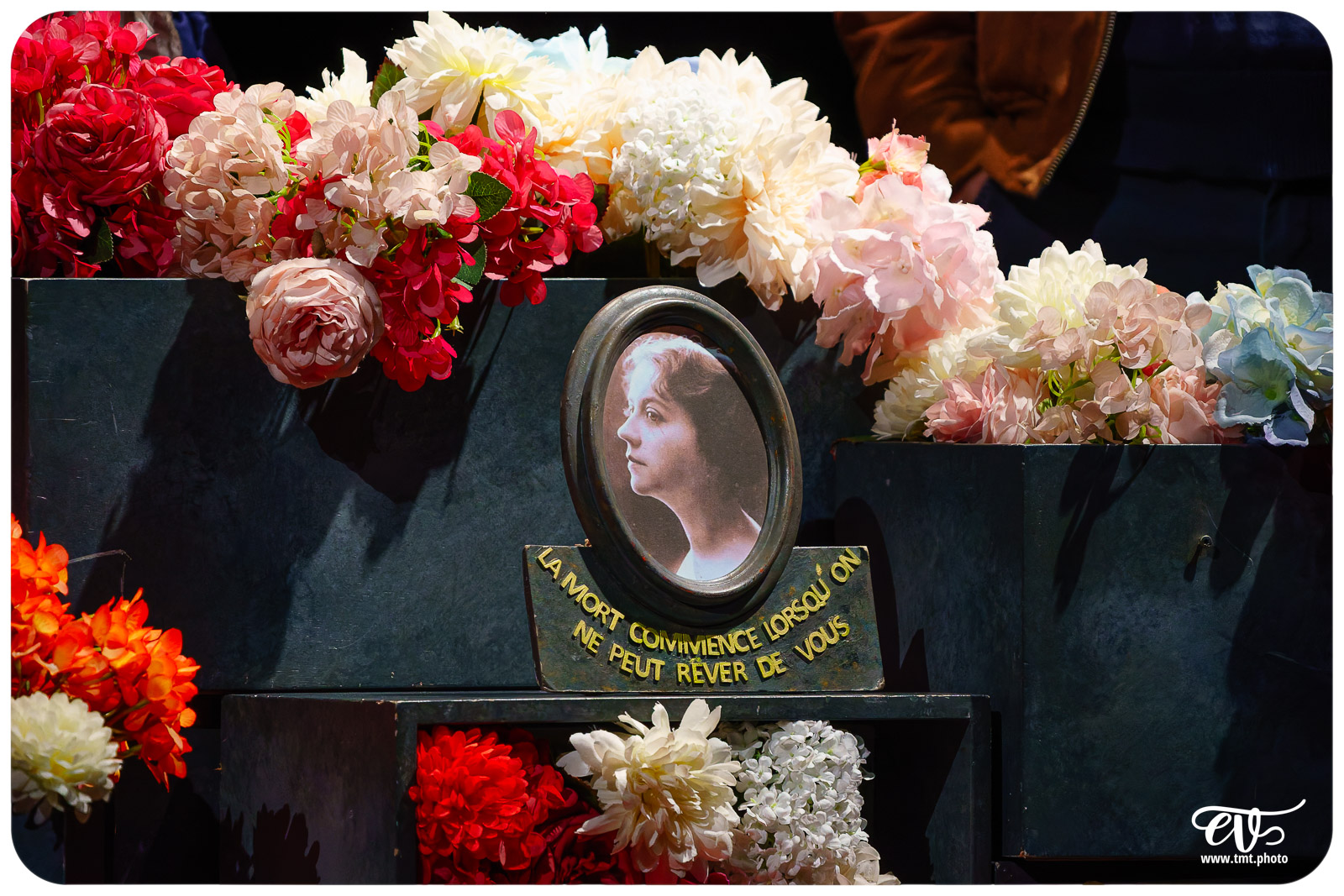 CHANGER L'EAU DES FLEURS (MATRIOSHKA PRODUCTIONS)